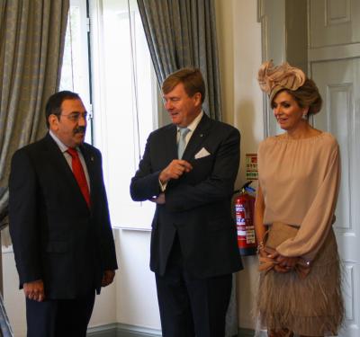 Koning bezoekt Portugees brandweercollege